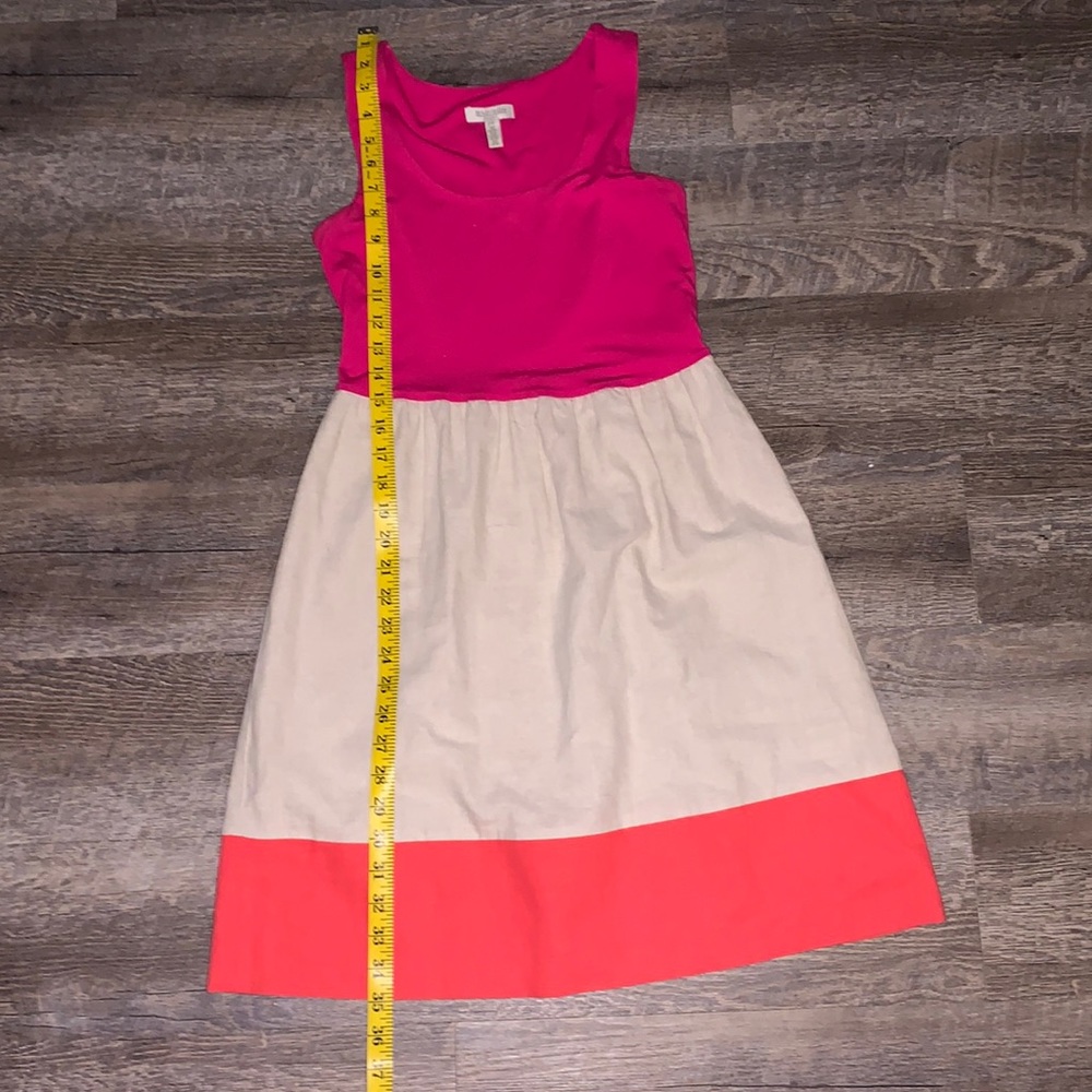 Spring time dress. Has zipper on side.
